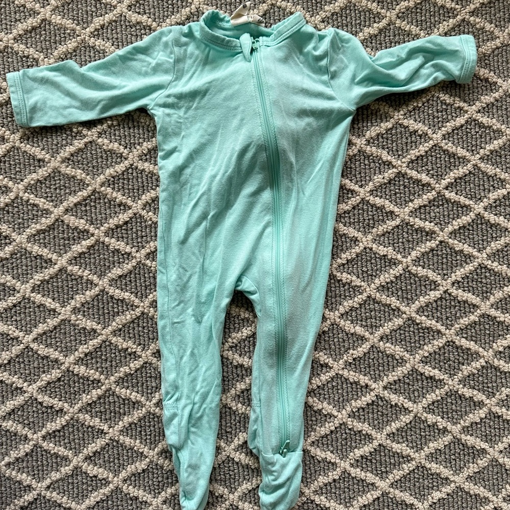 Kyte baby size 0-3 months footies